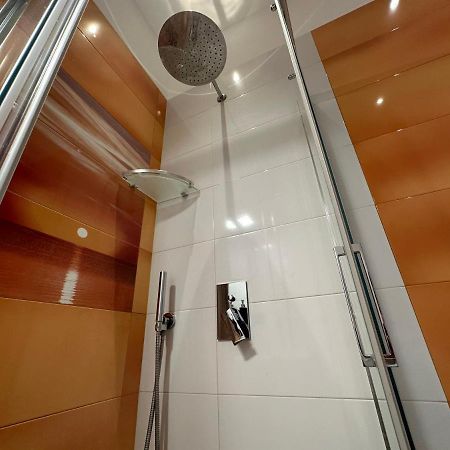 Domus Luca - Central Rooms In The Heart Of Napoli Ngoại thất bức ảnh