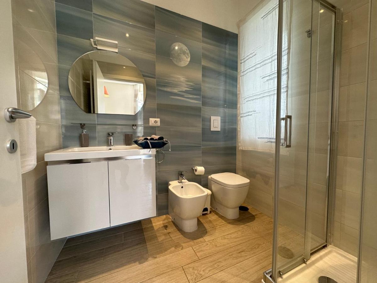 Domus Luca - Central Rooms In The Heart Of Napoli Ngoại thất bức ảnh