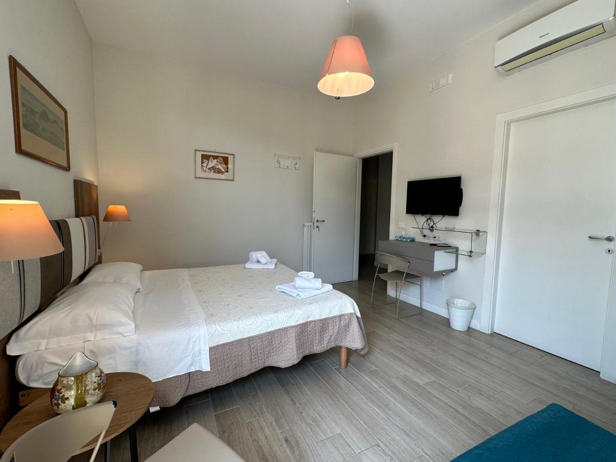 Domus Luca - Central Rooms In The Heart Of Napoli Ngoại thất bức ảnh