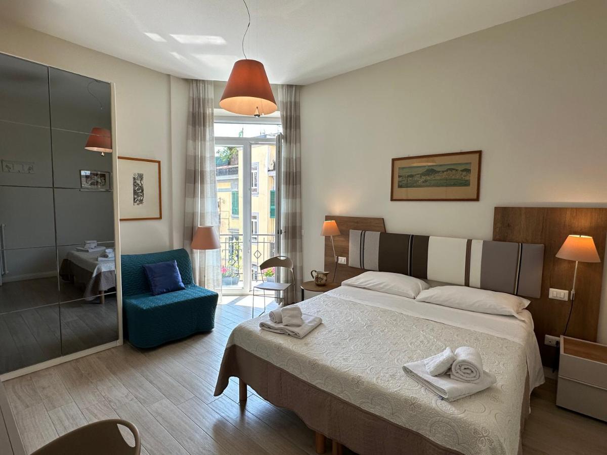 Domus Luca - Central Rooms In The Heart Of Napoli Ngoại thất bức ảnh