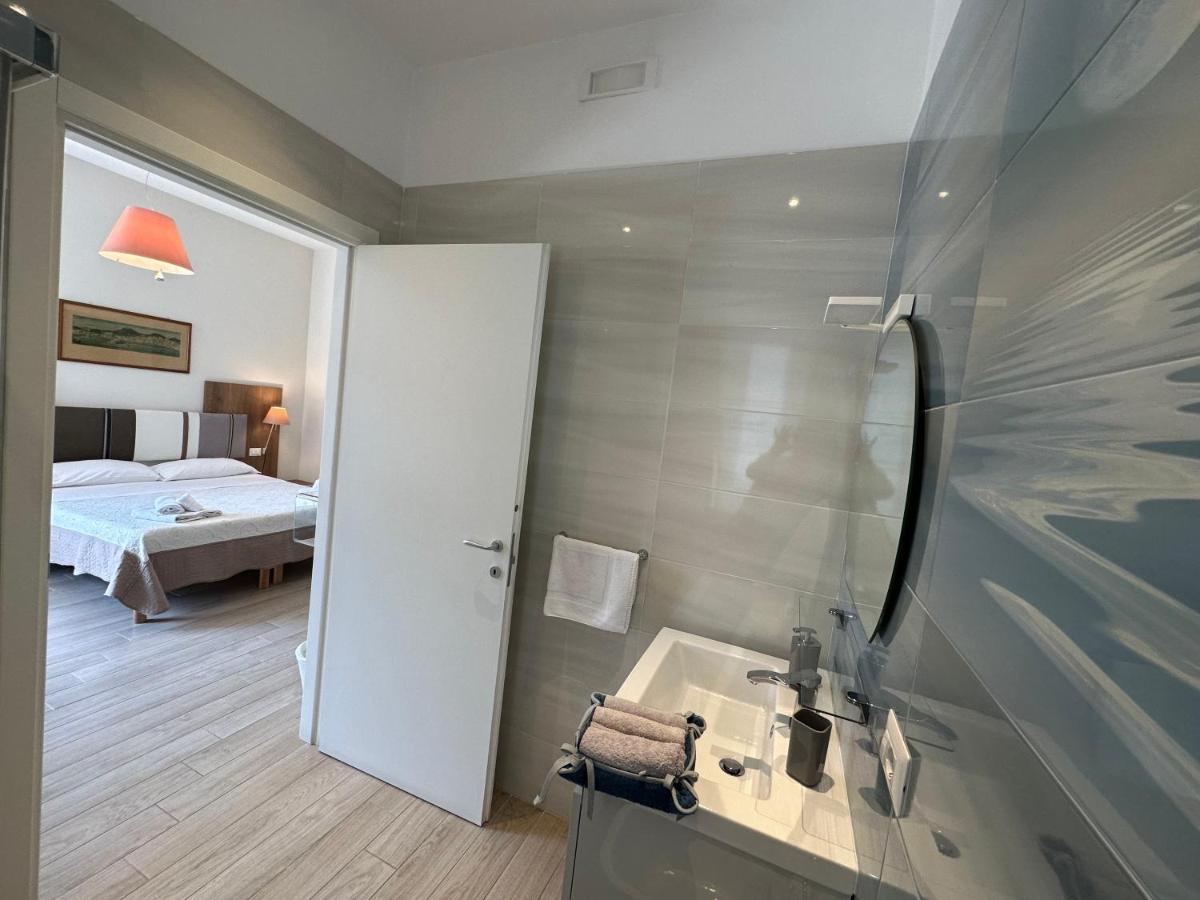 Domus Luca - Central Rooms In The Heart Of Napoli Ngoại thất bức ảnh