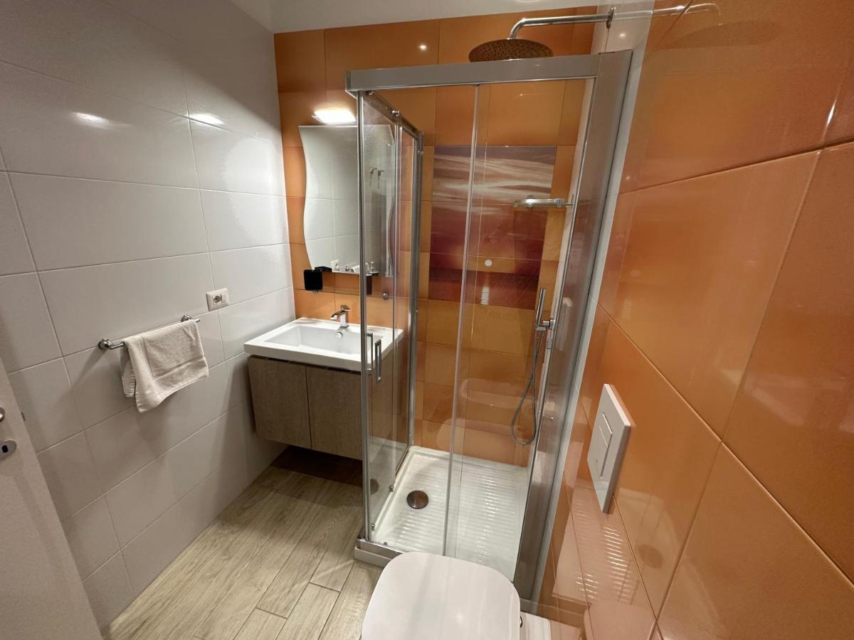 Domus Luca - Central Rooms In The Heart Of Napoli Ngoại thất bức ảnh