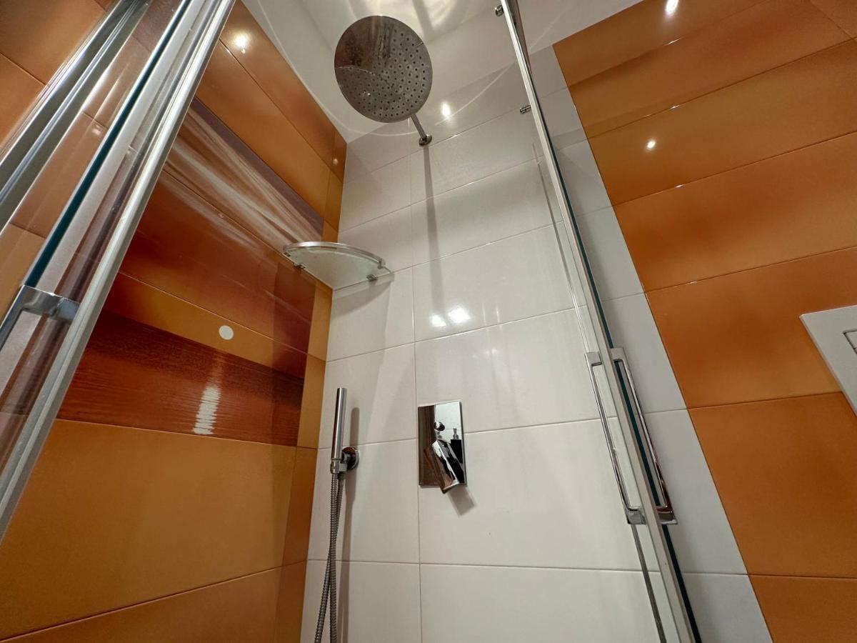 Domus Luca - Central Rooms In The Heart Of Napoli Ngoại thất bức ảnh