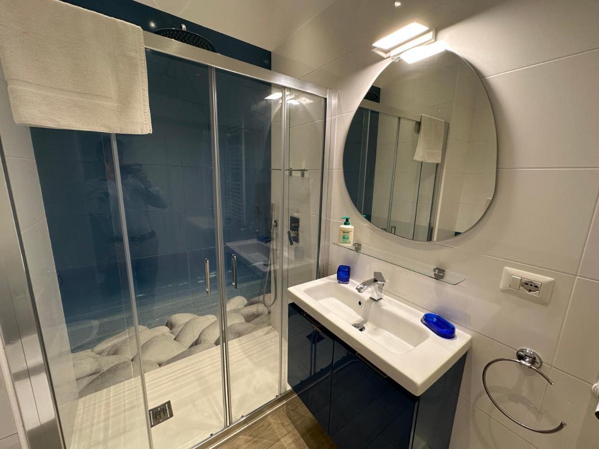 Domus Luca - Central Rooms In The Heart Of Napoli Ngoại thất bức ảnh