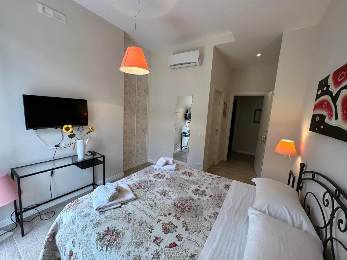 Domus Luca - Central Rooms In The Heart Of Napoli Ngoại thất bức ảnh