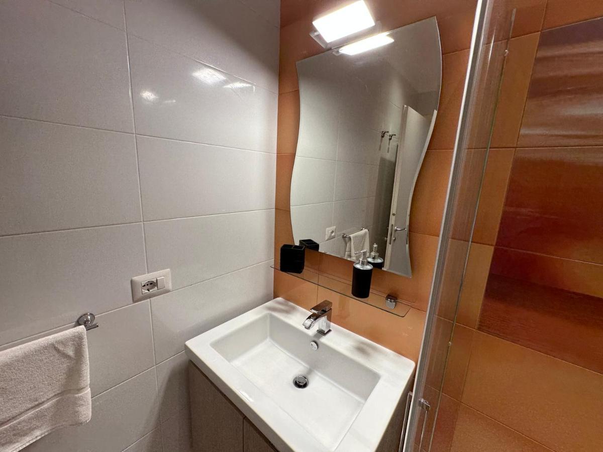 Domus Luca - Central Rooms In The Heart Of Napoli Ngoại thất bức ảnh