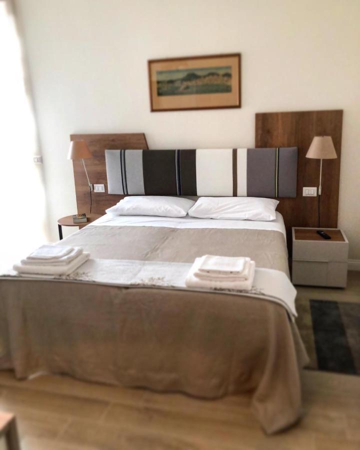 Domus Luca - Central Rooms In The Heart Of Napoli Ngoại thất bức ảnh