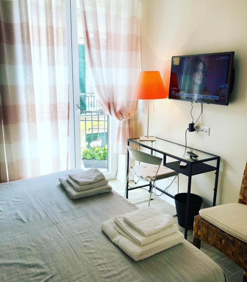 Domus Luca - Central Rooms In The Heart Of Napoli Ngoại thất bức ảnh