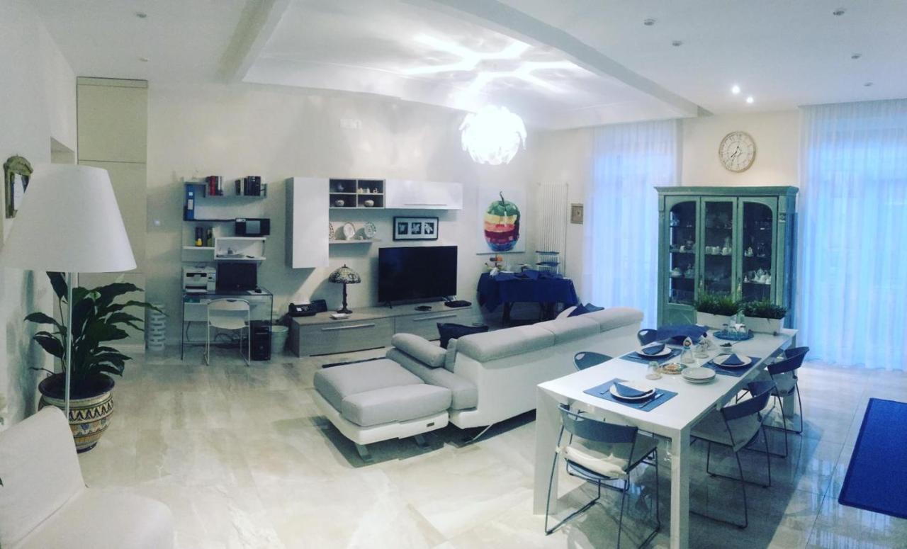 Domus Luca - Central Rooms In The Heart Of Napoli Ngoại thất bức ảnh